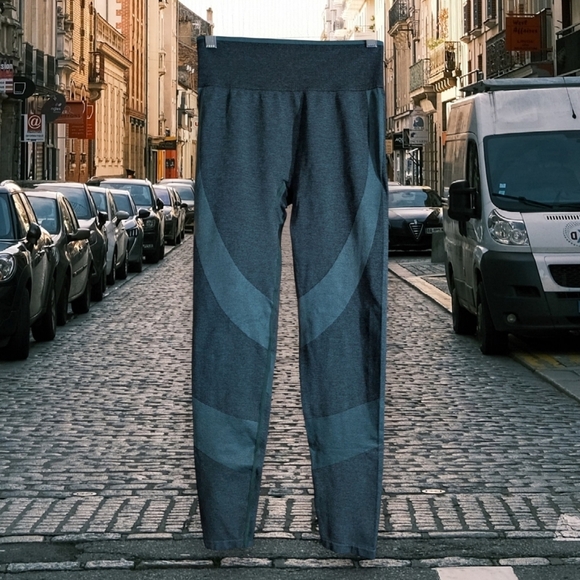 EUC Pink By Victoria's Secret Dark Green Seamless Leggings Size Medium - Picture 3 of 5